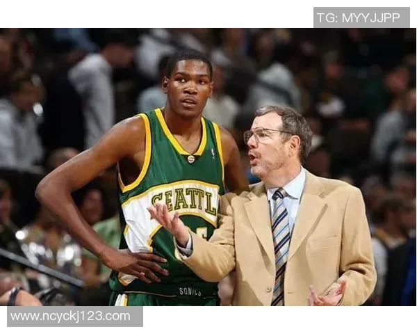 李敏专访:从青涩少年到篮球巨星的成长之路回顾 李敏专访:从青涩少年到篮球巨星的成长之路回顾