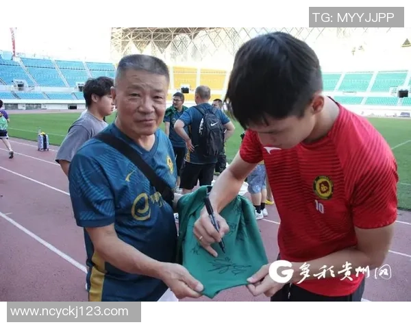 足球明星签名是否收费揭秘球迷们该如何看待这一现象 足球明星签名是否收费揭秘球迷们该如何看待这一现象